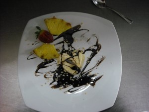 semifreddo con guarnizione di ananas 